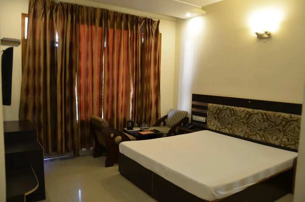 Hotel Citi Heights Chandigarh 3*,